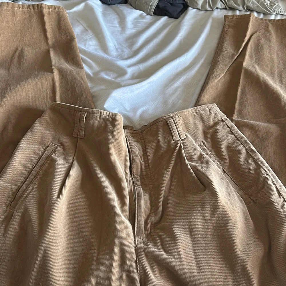 Gloria Vanderbilt Tan Corduroy Pants - 16 - Picture 2 of 4